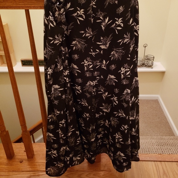 CJ Banks Dresses & Skirts - Lovely black and white skirt set